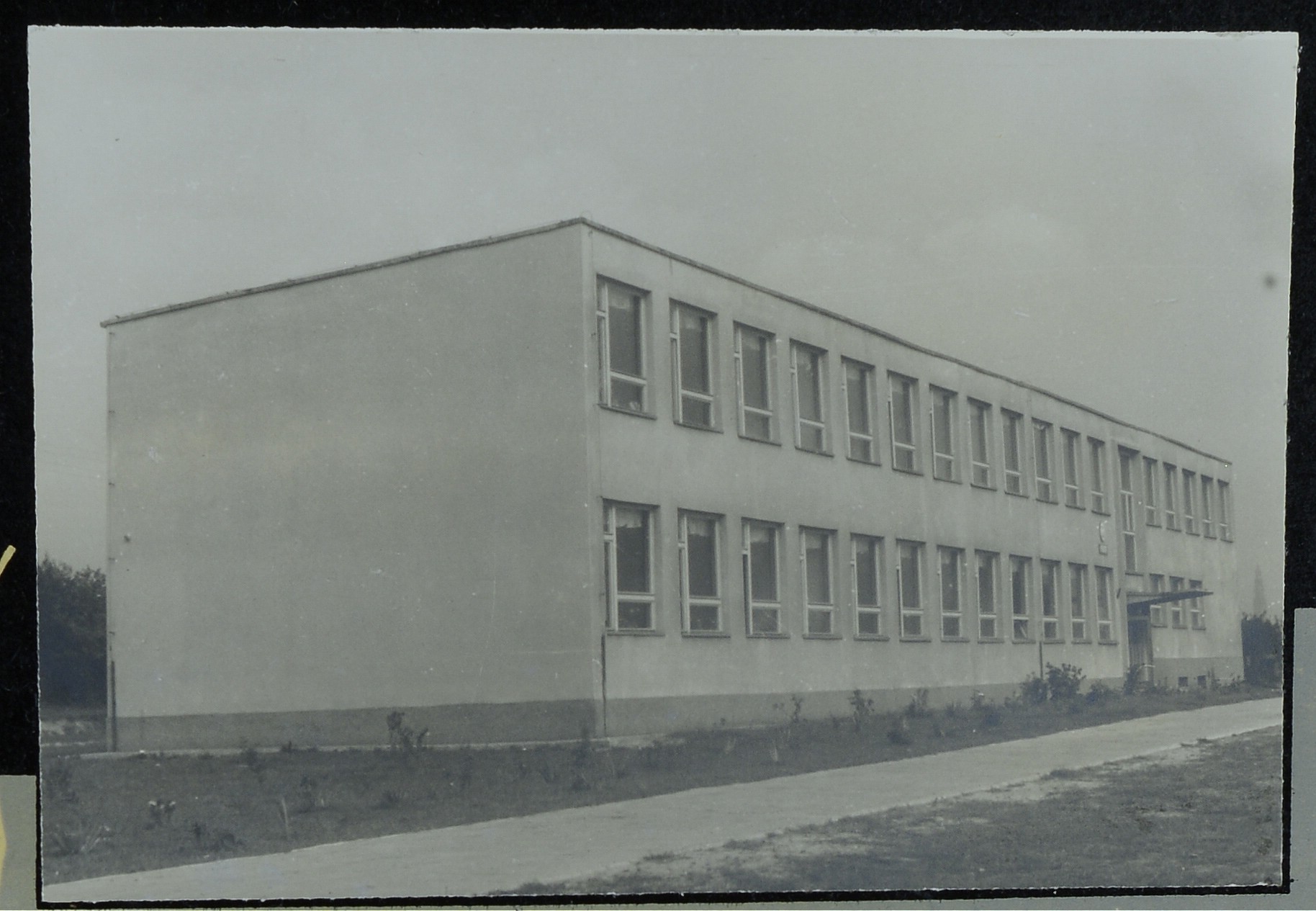 Szkoła Podstawowa w Kawodrzy Dolnej, szkoła wybudowana na 1000-lecie w 1965 roku